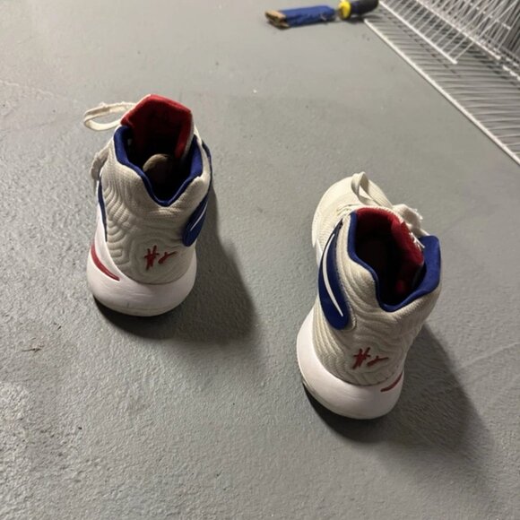 Nike Kyrie 2 USA 8.5 – With Original Box – Great Condition - Picture 2 of 7